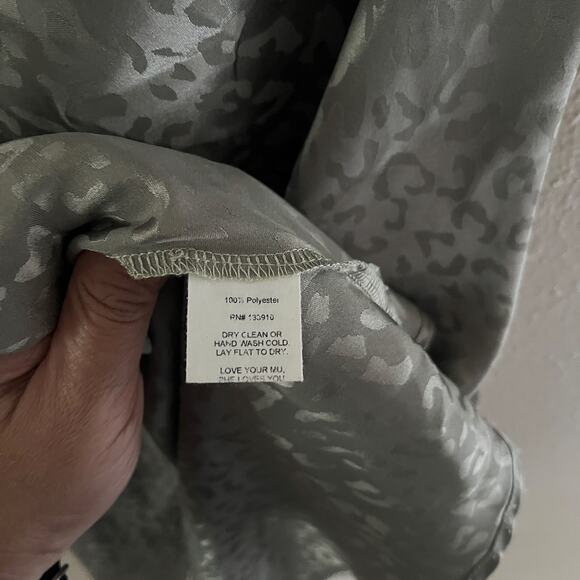 Show me your Mumu Zio Dress sage cheetah midi dress - Picture 6 of 8